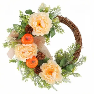 Herbstlicher Thanksgiving-Kranz mit Kürbissen, Pfingstrosen und Tannenzapfen für Türen.