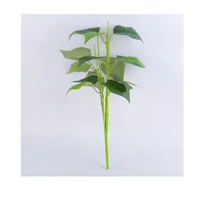 Gedetailleerd macro-overzicht van groene kunstmatige plantstengel met bladeren