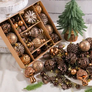 Lot de boules de Noël en bronze, pommes de pin et formes géométriques en boîte