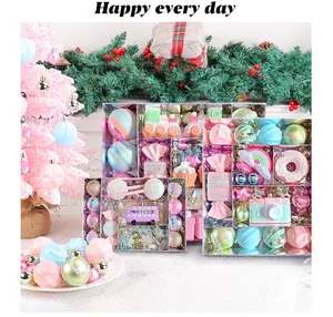 Buntes Macaron-Weihnachtsschmuck-Set mit süßen Süßigkeiten- und Fahrzeugformen