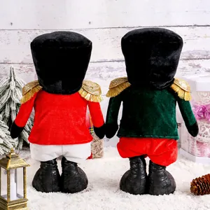 Set di due bambole decorative in peluche a forma di soldato schiaccianoci per vetrine