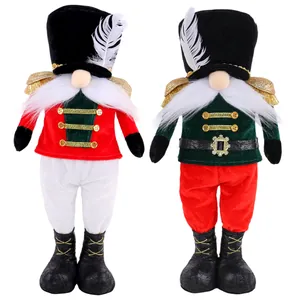 Gnomi soldato schiaccianoci di Natale in peluche bambola senza volto decorazione