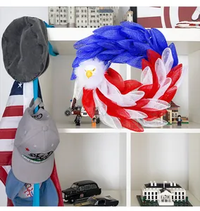 Vue détaillée d'une couronne de fleurs patriotique aigle royal pour la fête US.