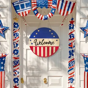 Patriotisches Holzschild zum Unabhängigkeitstag mit Welcome-Schriftzug und Deko-Sternen