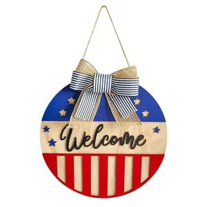 Patriotischer Türhänger aus Holz zum Unabhängigkeitstag mit Welcome-Schild und Schleife