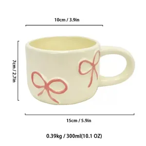 Tazza in ceramica crema con fiocco, capacità 300ml con dimensioni e peso dettagliati