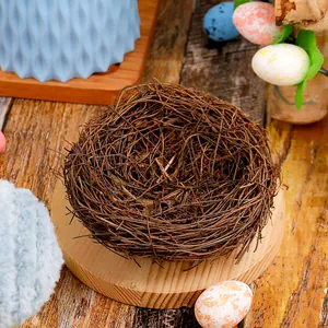 Natürliches gewebtes Vogelnest aus Zweigen für Osterdekoration und DIY