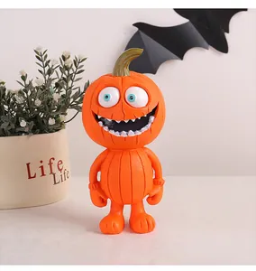 Décoration de poupée citrouille d'Halloween en résine avec visage drôle pour la fête.