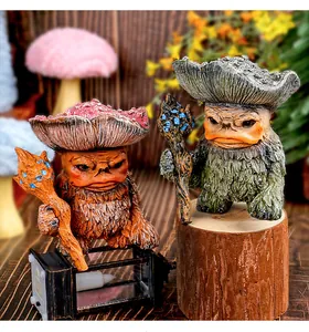 Detailaufnahme von Märchen-Pilz-Monster-Harzfiguren mit sehr aufwendigen Texturen.