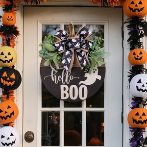 Targa decorativa per porta Halloween Hello Boo in legno con un simpatico fantasma e fiocco nero