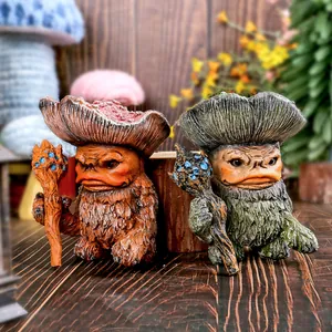 Handgefertigte Pilzmonster-Gnom-Figuren aus Harz mit Zauberstäben für Wohndeko