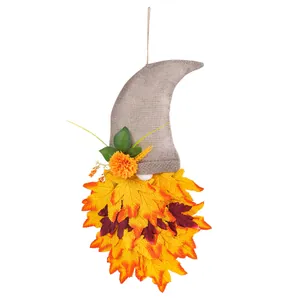 Décoration suspendue de chapeau de gnome de récolte d'automne avec feuilles d'érable orange et fleurs