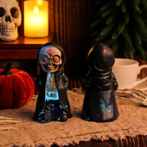 Statuetta di scheletro con cappuccio luminoso per decorazione Halloween in resina