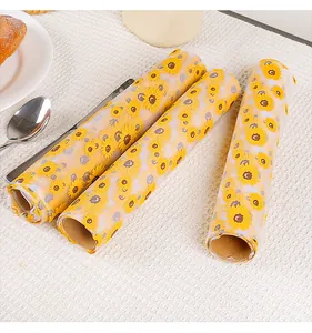 Vue détaillée de trois rouleaux de tulle à motif tournesol pour décoration