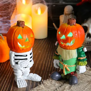 Leuchtende Halloween-Kürbis-Ritter-Resinfiguren mit LED für festliche Tischdeko.
