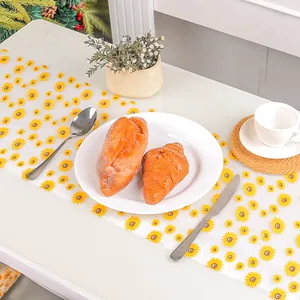 Chemin de table en maille tournesol pour décoration de fête et une table élégante