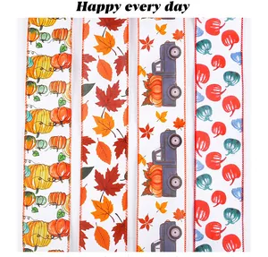 Gros plan détaillé de quatre rubans filaires d'automne avec motifs citrouilles et feuilles d'érable.