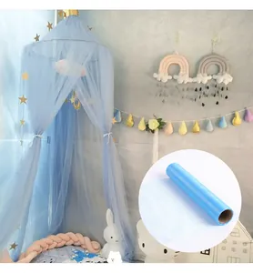 Lichtblauwe decoratieve tule rol voor bruiloften of hemelbed decoratie in de kinderkamer