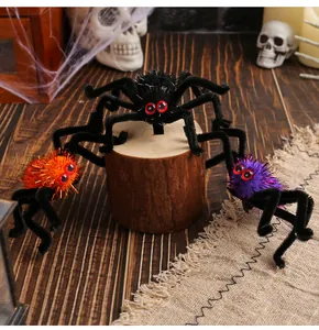Halloween-Haarspangen mit flauschigen Spinne in Schwarz, Orange und Violett für Party
