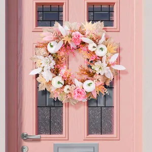 Eleganter rosa Erntedankkranz mit weißen Kürbissen für die Haustür-Herbstdekoration