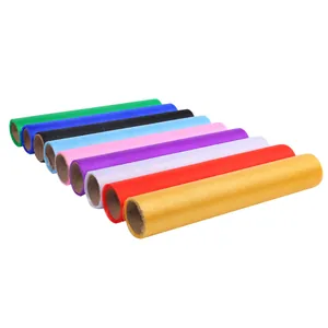 Gekleurde tule rollen voor bruiloft decoratie en feestelijke cadeauverpakking