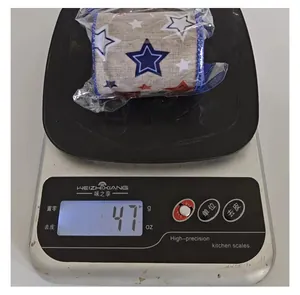 Misurazione dettagliata del peso di 47g per il nastro regalo in iuta con stelle.