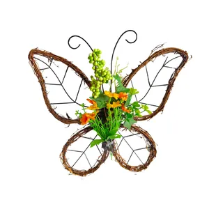 Corona en forma de mariposa con flores artificiales para decoración de hogar