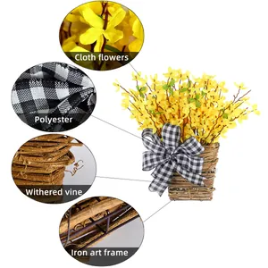 Decoratieve bloemenmand deurhanger met gele stoffen bloemen en natuurlijke dorre ranken