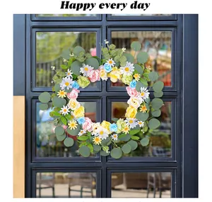 Vue détaillée de la couronne de fleurs de marguerites et roses sur une porte d'entrée.