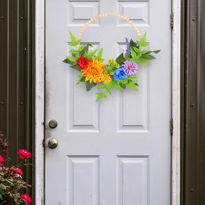 Couronne de porte avec perles en bois et fleurs artificielles colorées de printemps
