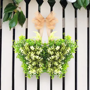 Corona de flores artificiales en forma de mariposa con lazo melocotón para decorar el jardín.