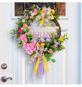 Vue détaillée d'une couronne florale printanière avec rubans colorés et signe hello SPRING