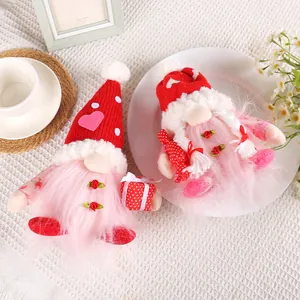 Handgefertigte Valentinstag Plüschzwerge mit roten Herzen und rosa Bärten zur Deko