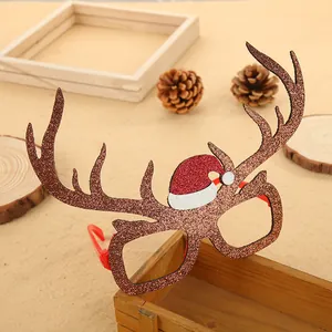 Occhiali festivi con corna di renna glitterate marroni e mini cappello di Babbo Natale.