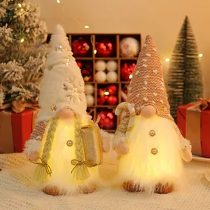Coppia di gnomi di Natale luminosi con luci LED calde per decorazioni festive