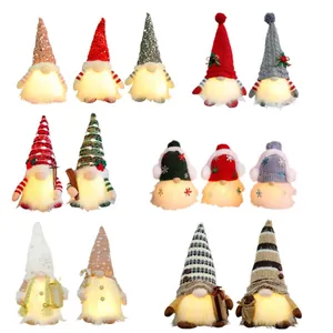 Gnomi di Natale luminosi a LED con paillettes e cappelli lavorati