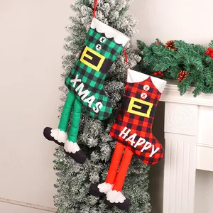 Calze di Natale creative con gambe lunghe a quadri per decorazioni natalizie e casa