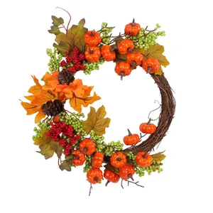 Corona de otoño de Acción de Gracias con calabazas y bayas para decoración de puertas