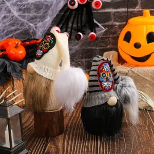 Gnomi di peluche per Halloween con toppe a forma di teschio e decorazioni festose