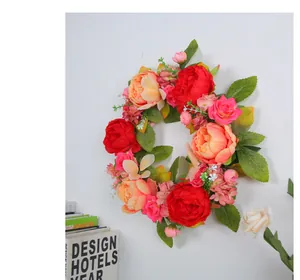 Couronne de pivoines artificielles en soie, idéale pour décorer murs et portes.
