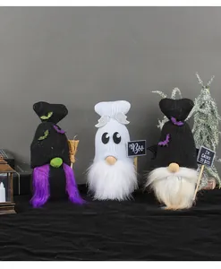Set di tre gnomi di peluche per Halloween con temi di fantasmi e vampiri e cartelli spettrali