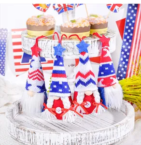 Gnomes faits main fête de l'indépendance USA avec chapeaux tricotés étoiles et rayures