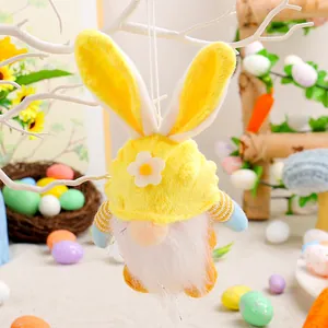 Simpatico gnomo di Pasqua giallo in peluche da appendere per decorazioni natalizie festive