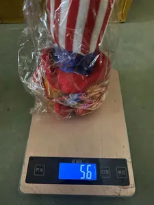 Misurazione dettagliata del peso di 56g per questo peluche del Giorno dell'Indipendenza