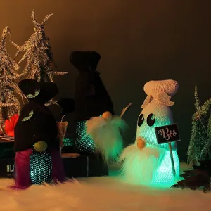 Set di tre bambole di peluche gnome di Halloween luminose con luci LED per decorazioni