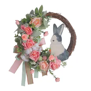 Handgefertigter Osterkranz mit rosa Rosen Eukalyptus und dekorativer Osterhasenfigur