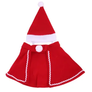 Weihnachtliches Set aus Weihnachtsmütze und Umhang für kleine Hunde und Katzen in Rot