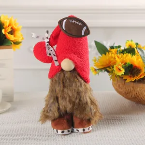 Gnomo di peluche a tema football fatto a mano con cappello rosso e barba di pelliccia marrone