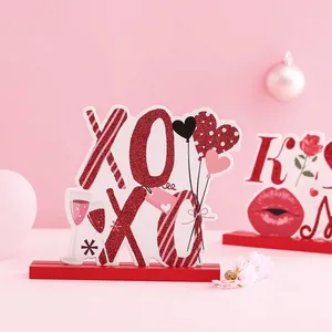 Ρομαντική ξύλινη επιτραπέζια διακόσμηση XOXO για την Ημέρα του Αγίου Βαλεντίνου