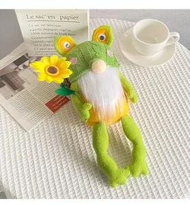 Gnomo rana di peluche fatto a mano con cappello lavorato a maglia e girasole